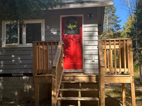 61 Robert RD W, Huntsville, ON P1H 1L4