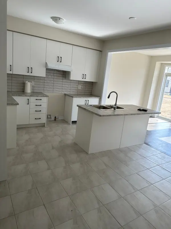 16 Lilac CIR, Haldimand, ON N3W 0H5