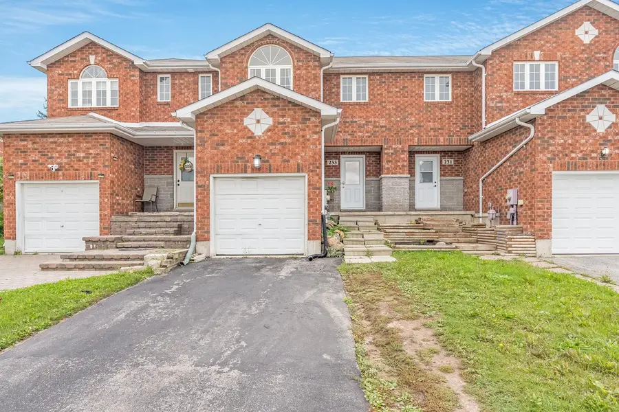 233 Stanley ST, Barrie, ON L4M 6X9