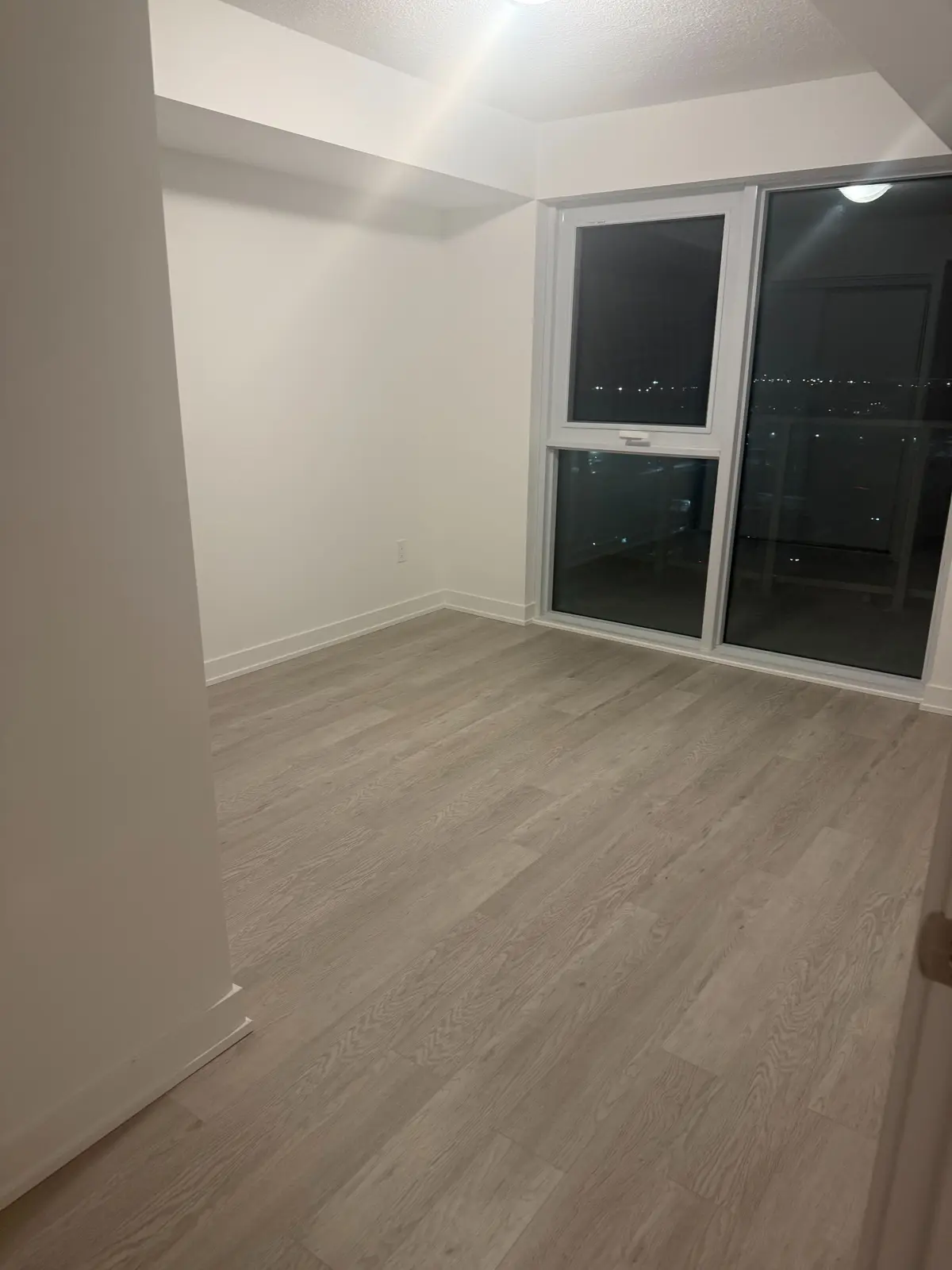 1010 Sandy Beach RD #1306, Pickering, ON L1W 0C7