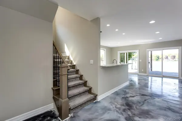 16637 Kings Fairway LN, Grand Blanc, MI 48439