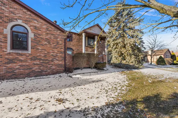 2322 London Bridge DR #60, Rochester Hills, MI 48307