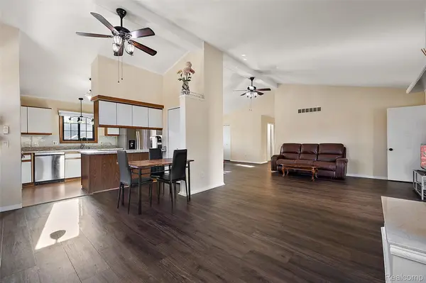 2322 London Bridge DR #60, Rochester Hills, MI 48307