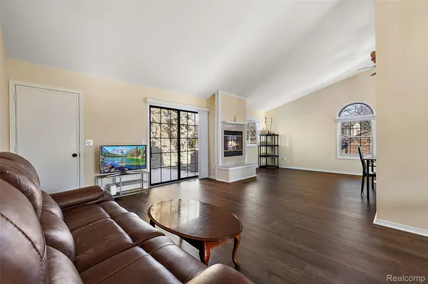 2322 London Bridge DR #60, Rochester Hills, MI 48307