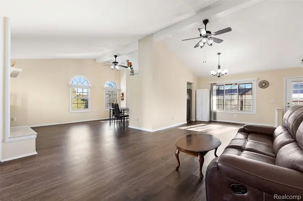 2322 London Bridge DR #60, Rochester Hills, MI 48307