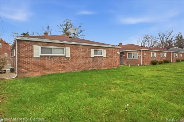 15310 W Chicago, Detroit, MI 48228