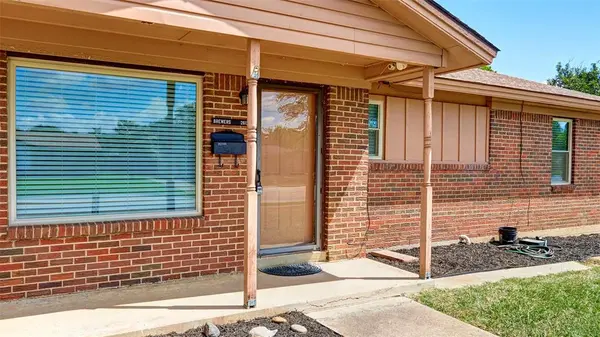 2612 W Rochelle Road, Irving, TX 75062