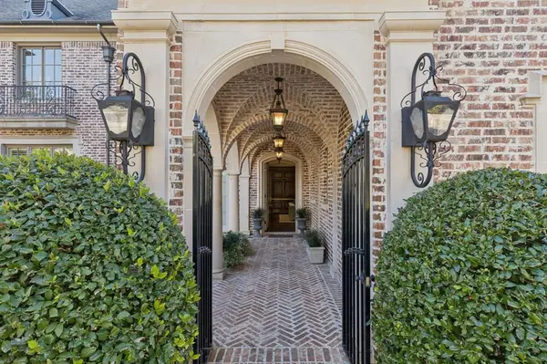 2 Bretton Creek Court, Dallas, TX 75220