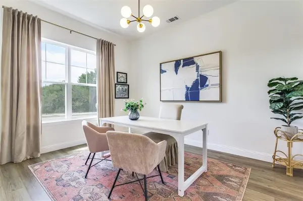 602 Sterling Drive, Benbrook, TX 76126