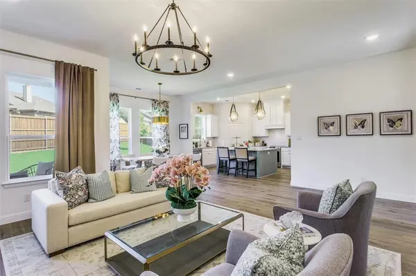 602 Sterling Drive, Benbrook, TX 76126