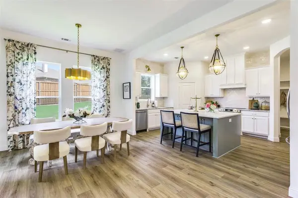 602 Sterling Drive, Benbrook, TX 76126