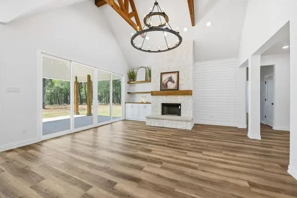 377 Oak Cove Court, Sunset, TX 76270