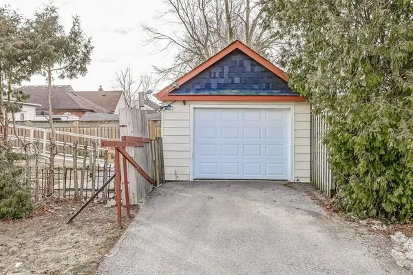 402 Division ST, Oshawa, ON L1G 5M9