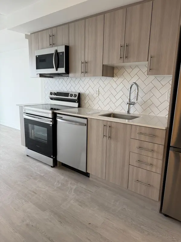 1010 Sandy Beach RD #1306, Pickering, ON L1W 0C7