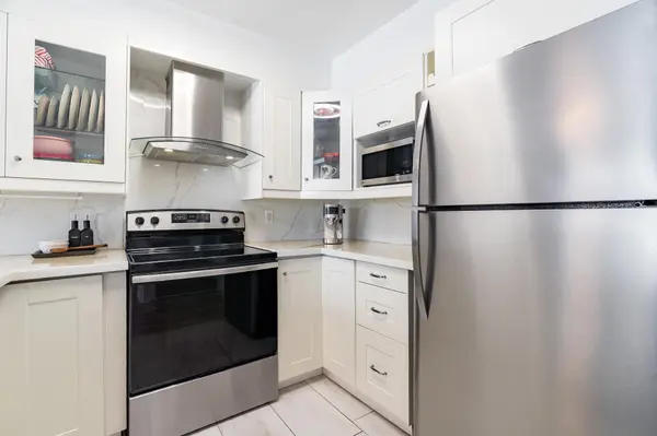 233 Stanley ST, Barrie, ON L4M 6X9