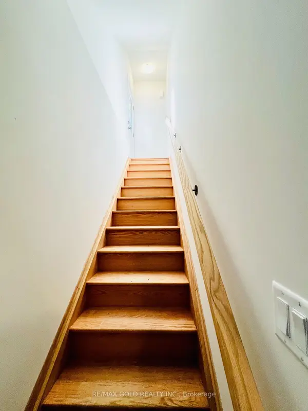 24 Hylton DR #Bsmt, Barrie, ON L9J 0W5