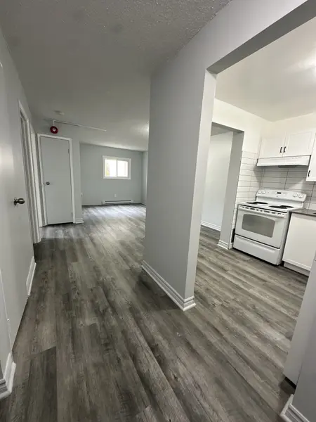 11 Lowndes AVE #1, Georgina, ON L4P 3T1