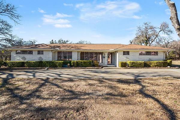 215 E Huitt Lane, Euless, TX 76040