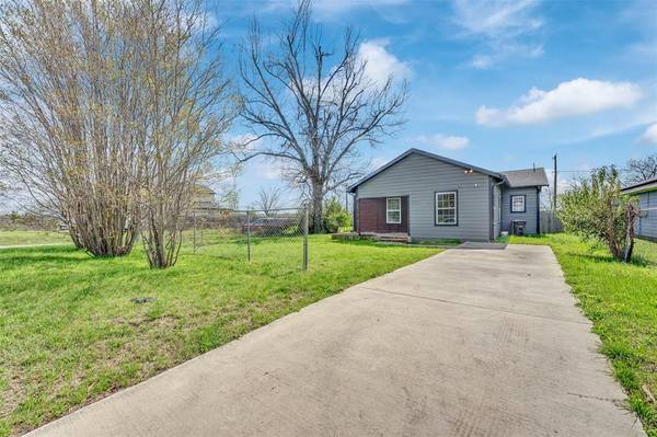 5101 Humbert Avenue, Fort Worth, TX 76107