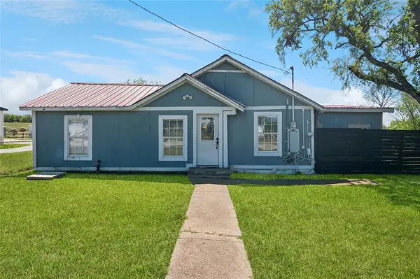 126 Alexander Street, Hillsboro, TX 76645