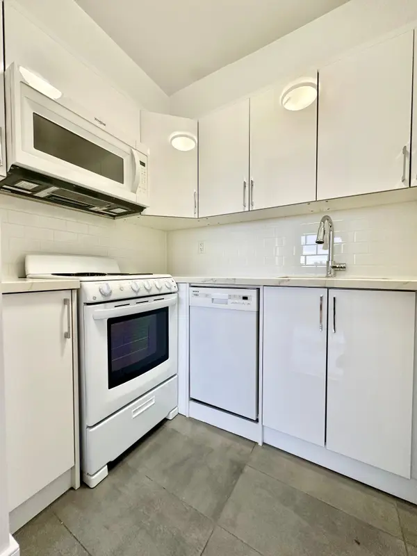 666 Spadina AVE #601, Toronto C01, ON M5S 2H8