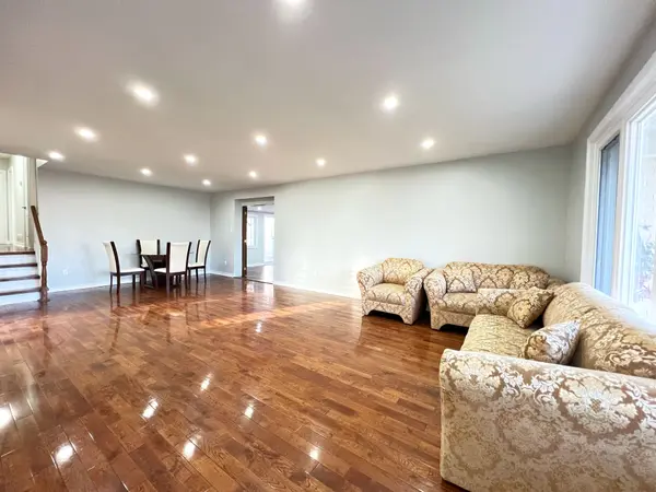 4 Ferncrest Gate, Toronto E05, ON M1W 1C2