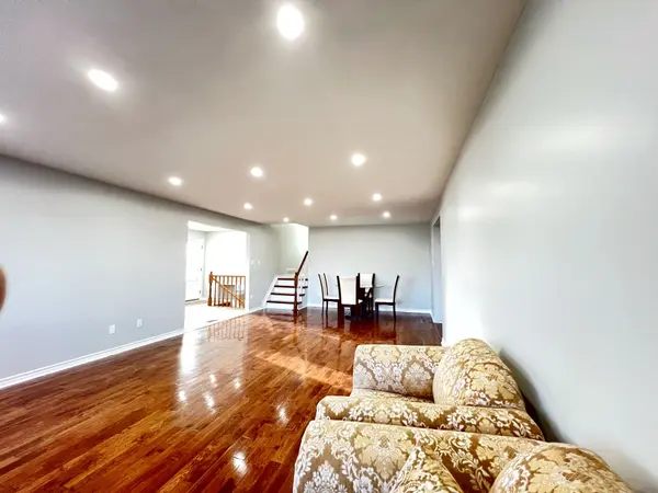 4 Ferncrest Gate, Toronto E05, ON M1W 1C2