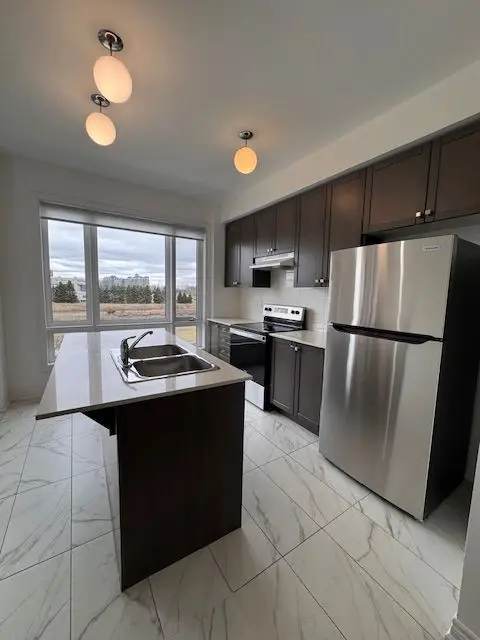 19 Haydock WAY, Whitby, ON L1N 0M6