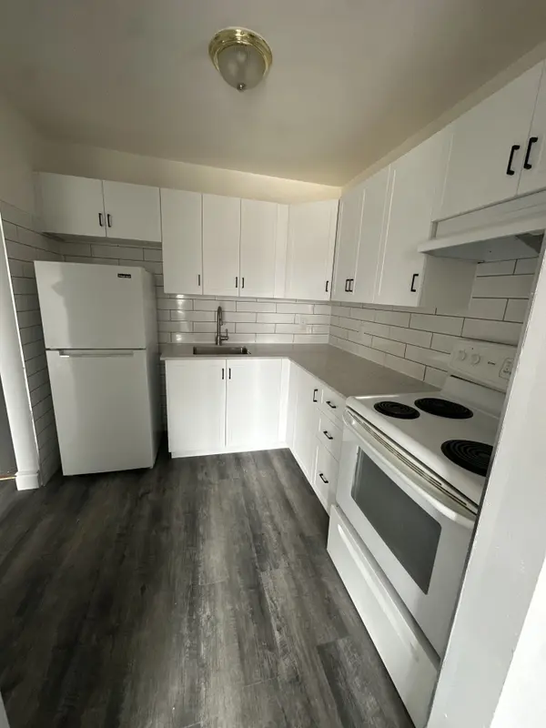 7 Lowndes AVE #11, Georgina, ON L4P 3T1