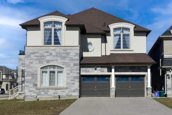 14 Dr Pearson CT, East Gwillimbury, ON L9N 0L6