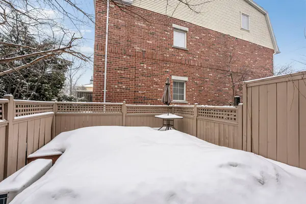 142 Hall ST, Richmond Hill, ON L4C 4N8