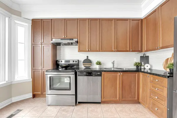 142 Hall ST, Richmond Hill, ON L4C 4N8