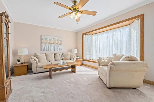 37 Prince Charles DR, Halton Hills, ON L7G 3T9