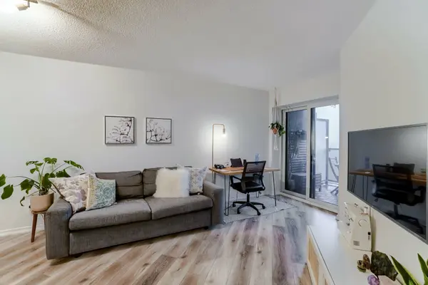 60 Heintzman ST #1138, Toronto W02, ON M6P 5A1