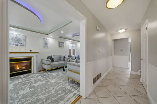 180 Equestrian DR, Kanata, ON K2M 2B9