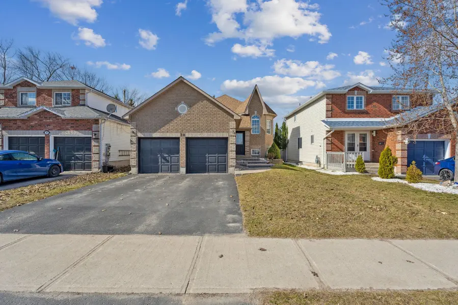 28 Cassandra DR, Barrie, ON L4M 6W4