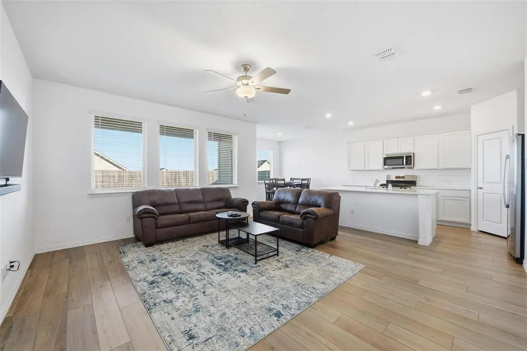 216 Post Oak Street, Azle, TX 76020