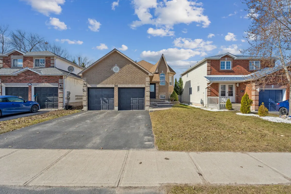 28 Cassandra DR, Barrie, ON L4M 6W4