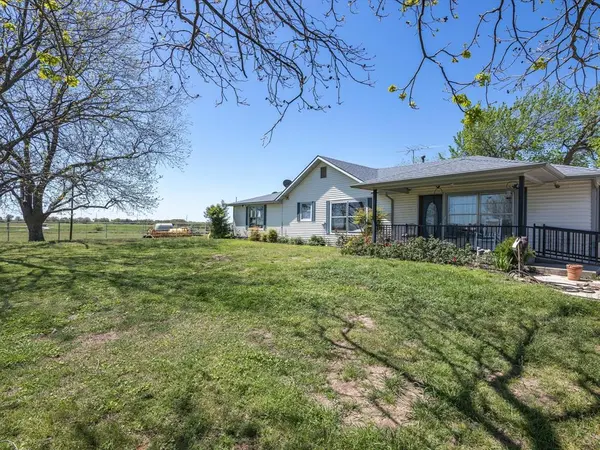 1006 County Road 2475, Alvord, TX 76225