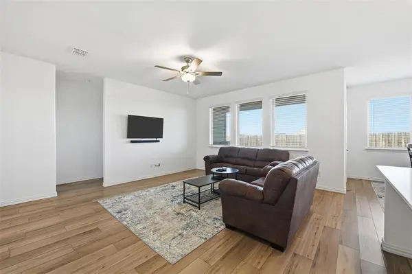 216 Post Oak Street, Azle, TX 76020