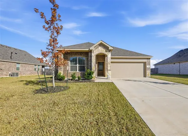 216 Post Oak Street, Azle, TX 76020