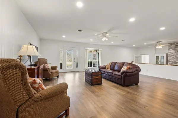 1053 Paradise Cove Road, Pottsboro, TX 75076