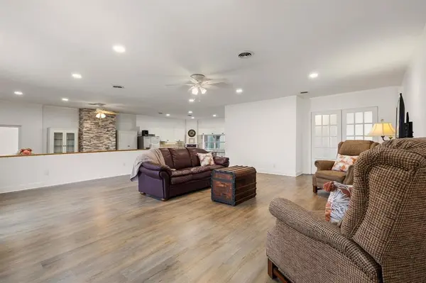 1053 Paradise Cove Road, Pottsboro, TX 75076