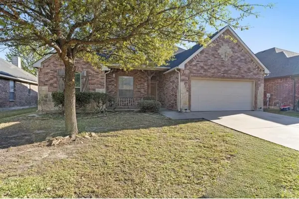 565 Griffith Drive, Saginaw, TX 76179
