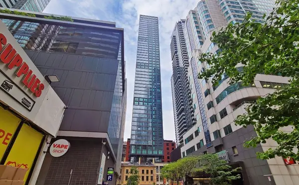 327 King ST W #303, Toronto C01, ON M5V 0W7