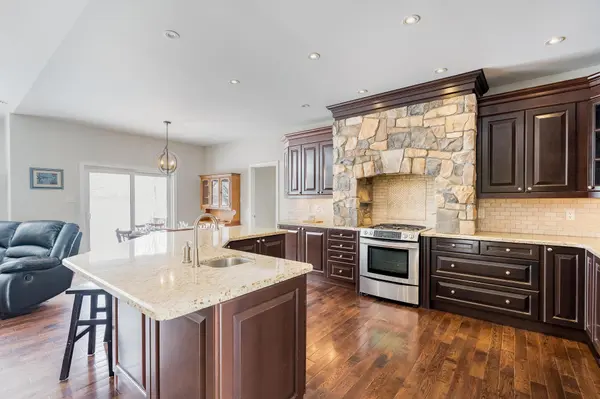 30 Fisher DR, Adjala-tosorontio, ON L0M 1J0