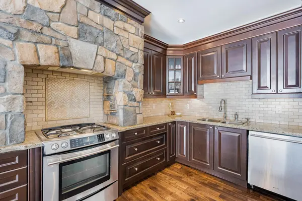 30 Fisher DR, Adjala-tosorontio, ON L0M 1J0