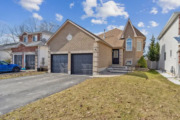 28 Cassandra DR, Barrie, ON L4M 6W4