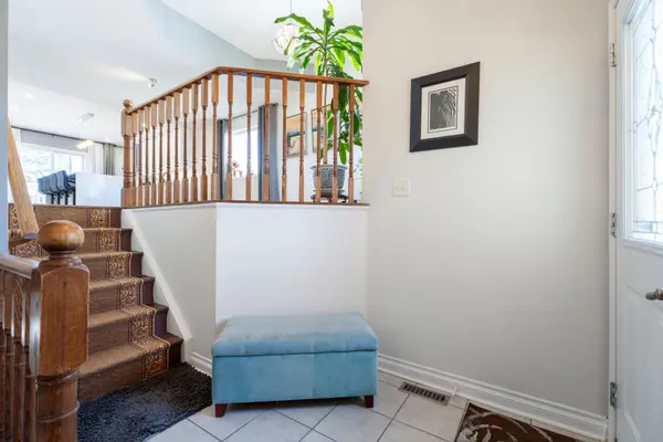 28 Cassandra DR, Barrie, ON L4M 6W4