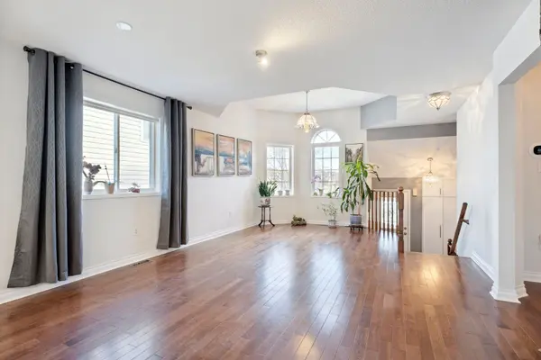 28 Cassandra DR, Barrie, ON L4M 6W4